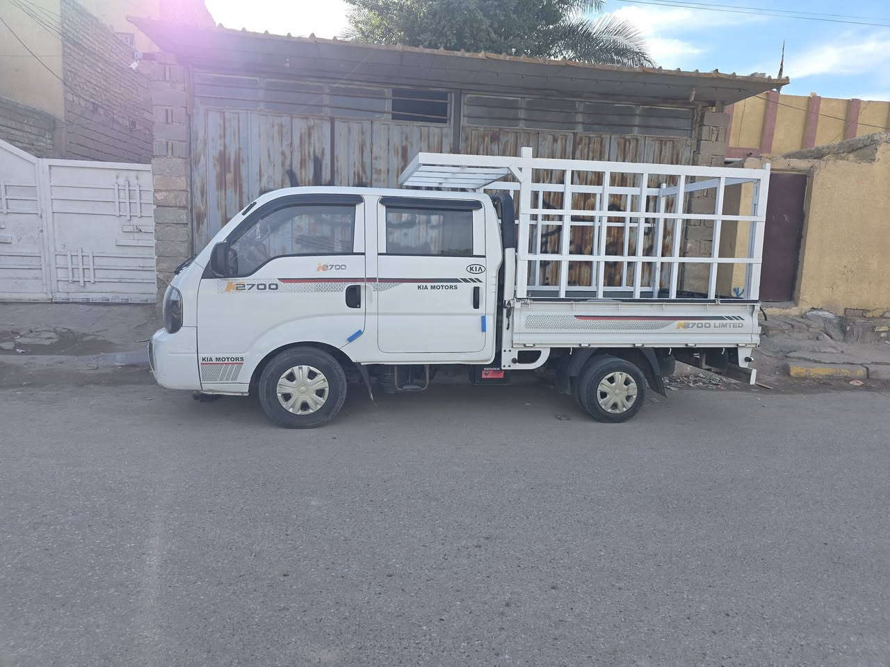 كيا دبل قماره للبيع موديل 17رقم كربلاء دولي مدفوعه الضريبه للسبعه وعشرين صاحبها بكربلاء يريد تحويل مباشر  سياره جاهزه من فضل ربي العالمين سبحانه مكينه وكير واكسل تبريد كوله تمام والسونارموضح بالصورمكان السياره كربلاء السعرب139هاتف ***********
