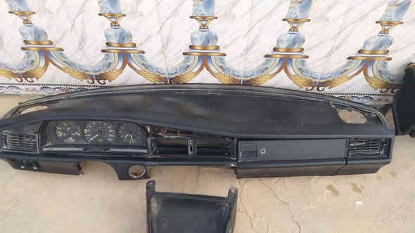 للبيع دواخل  مارسدس ١٩٠ مستخدم نظيف كشنات ودشبول أمامي وخلفي وتكم ستة وفرس والكيجات السعر ٣٠٠ ألف للاتصال ***********
