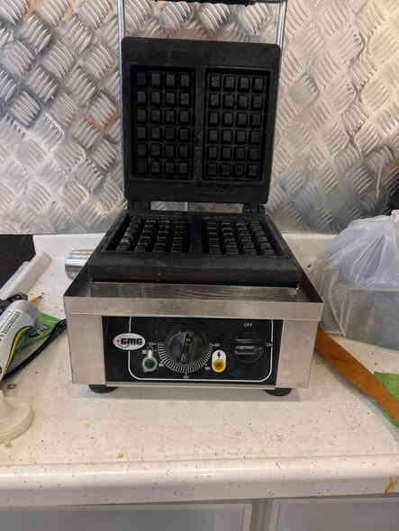 جهاز كريب تركي اصلي GMC
كريب جديد مستعمل قليل اخذته جهاز450 دولار 
400 الف رايده 

جهاز وافل ماخذه 375 دولار 
رايده ب300 الف 
مدينه الصدر 
***********
