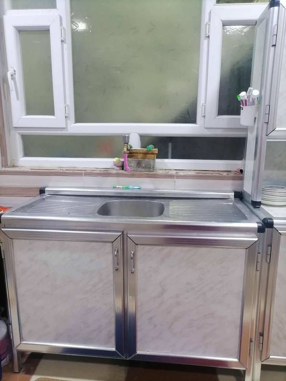 ڪاوەنتەر ئەلەملیۆم دوو مەترە وسینگ مەتر ونیو زۆر تۆکمە بێ عەیب لە ڪەلار    
***********
