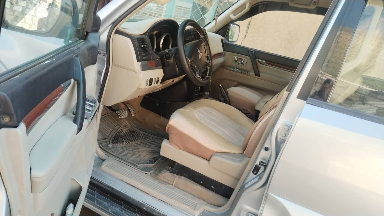السلام عليكم ورحمة الله باجيرو 2008 حبتور للبيع فول مواصفات بيها قطعه وحده الجاملغ الايمن تبريد ٣قطع تبريد ثلج حداديه جديده مكينه وكير خير من الله كهربايات كله شغاله السعر 100 ومواصفات الحبتور معروفه مايحتاج شرح وهذا رقمي مامتواجد على الفيس ***********
