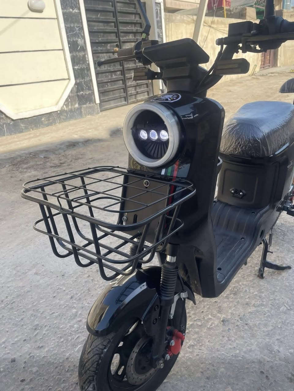 سلام عليك دراجه نوع ار9 اليت زنون العلي ابيض والناصي اصفر 5بطاريات تشغيل عن بعد حساس مانع السرقه الدراجه نظيفه على اخر حبه والدواجه ضد المي حقيقي❤️


**إذا كنت صاحب هذا الإعلان وتريد حذفه لأي سبب، رجاءا أرسل رسالة إلى الدعم الفني**