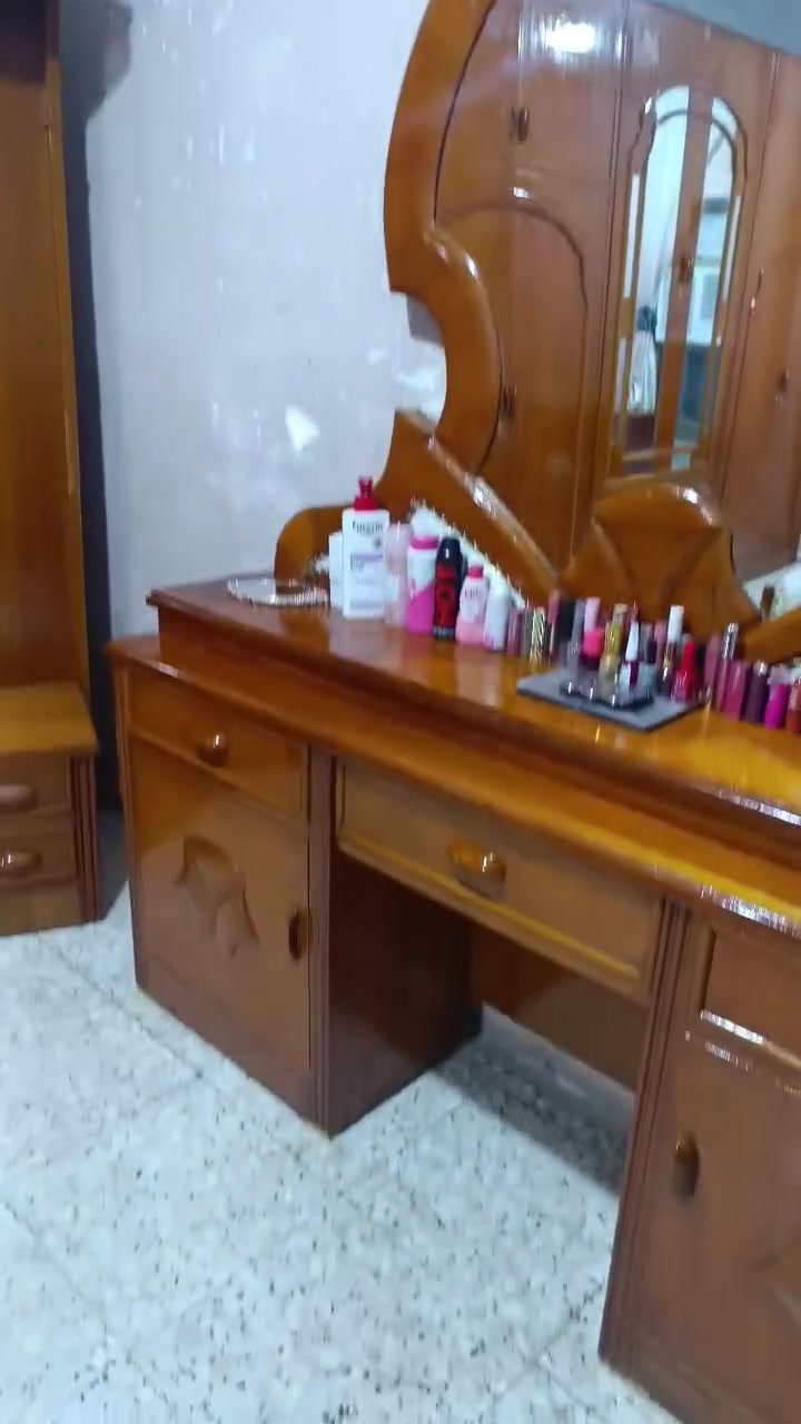 غرفه تسكام صاج داخل وخارج ام السته طابقين ظهر جرجوبه نظيفة كلش صاج بورمي سقف وقاعده بلوك  مكاني محاويل للاتصال ع الرقم ***********
