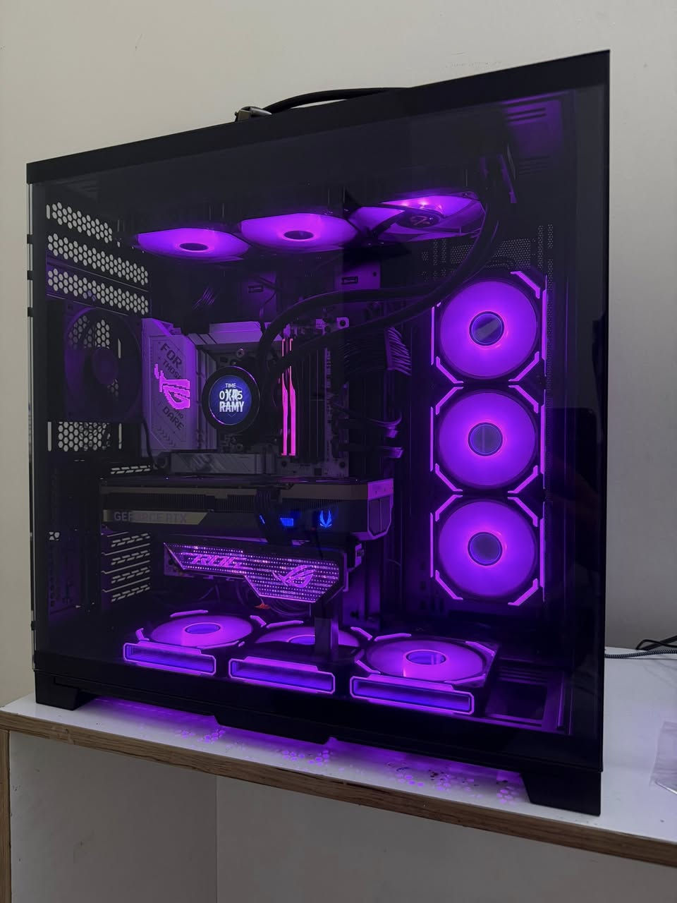 السلام عليكم تجميعة احترافيه High End من اقوى التجميعات من ناحية الاداء و الجمالية
السعر 5,000,000 دينار عراقي 
مواصفات ابو العبد ❤️‍🔥
و سبب البيع عدم التفرغ بسبب الدراسه و العمل
معالج AMD Ryzen™ 9 9900X 12-Core, 24-Thread Unlocked Desktop Processor 

‎كارت شاشة ZOTAC GAMING GeForce RTX 5080 SOLID OC
رامات G.SKILL Trident Z5 Neo RGB DDR5 (2 X 16GB) 6000Mhz
CL30 AMD EXPO
لوحة ام ROG STRIX X870-A 
Gaming WiFi 7
تخزين مجموع 3TB 
M.2 Ssd Gen 4 speed 8000mb/s 2TB + Gen3 512 عدد 2 4800mb/s
مبرد المعالج XIGMATEK FROZR-O II 360 — AIO Liquid Cooler, Black, LCD Pump Head,(مع شاشة)
الكيس ليان لي O11 DYNAMIC EVO XL
فانات عدد 12 ( xigmatek STARLINK ULTRA) عدد 6 
ليان لي UNI FAN SL-INF REVERSE BLADE عكسية عدد 3
ليان لي ام الشاشة Lian Li UNI Fan TL LCD عدد 3
مزود الطاقة MSI MPG A1000G PCIE 5.1 & ATX 3.1 Gaming Power Supply - Full Modular - 80 Plus Gold Certified 1000W 

بعد هواي تفاصيل و ستاند كارت من ازوز روگ 
هاي الصور يمكم و التفاصيل 
السعر الي معروضه بي 5 مليون 
القطع بصعود و الصعود عالمياً هاي بعيدا عن موضوع الضريبة المحلية 
للامانه البيسي استخدام ساعات 
و الاداء مالتها خيالي على ال 4K 

‎الكراتين موجوده مال كل القطع حتى الكيس 
و عندي شاشة سامسونك g7 4K 
و ups 3kv farber هاي وحد مو ضمن التجميعه
 مكاني بغداد الكرخ 
و هذا رقمي للتواصل ***********
