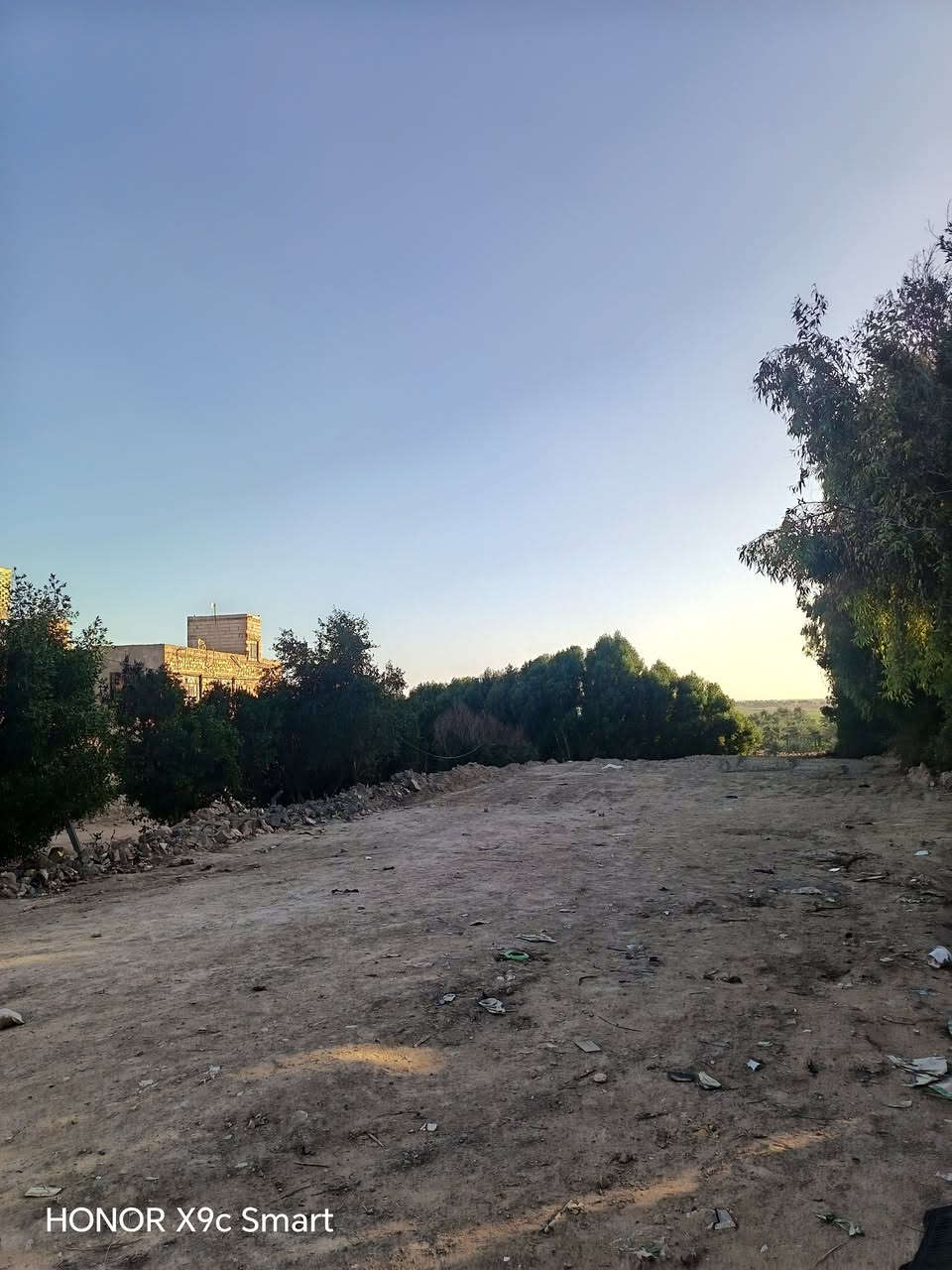 السلام عليكم ورحمة الله وبركاتة
للبيع عرصه 100 متر بالرضويه المنطقه الثامنه قرب القايش 
كهرباء ومجاري كامله وتبليط ومقرنص جاي يشتغلون بيه حالين للاستفسار على الرقم بيه واتساب اذا تحب (***********)
