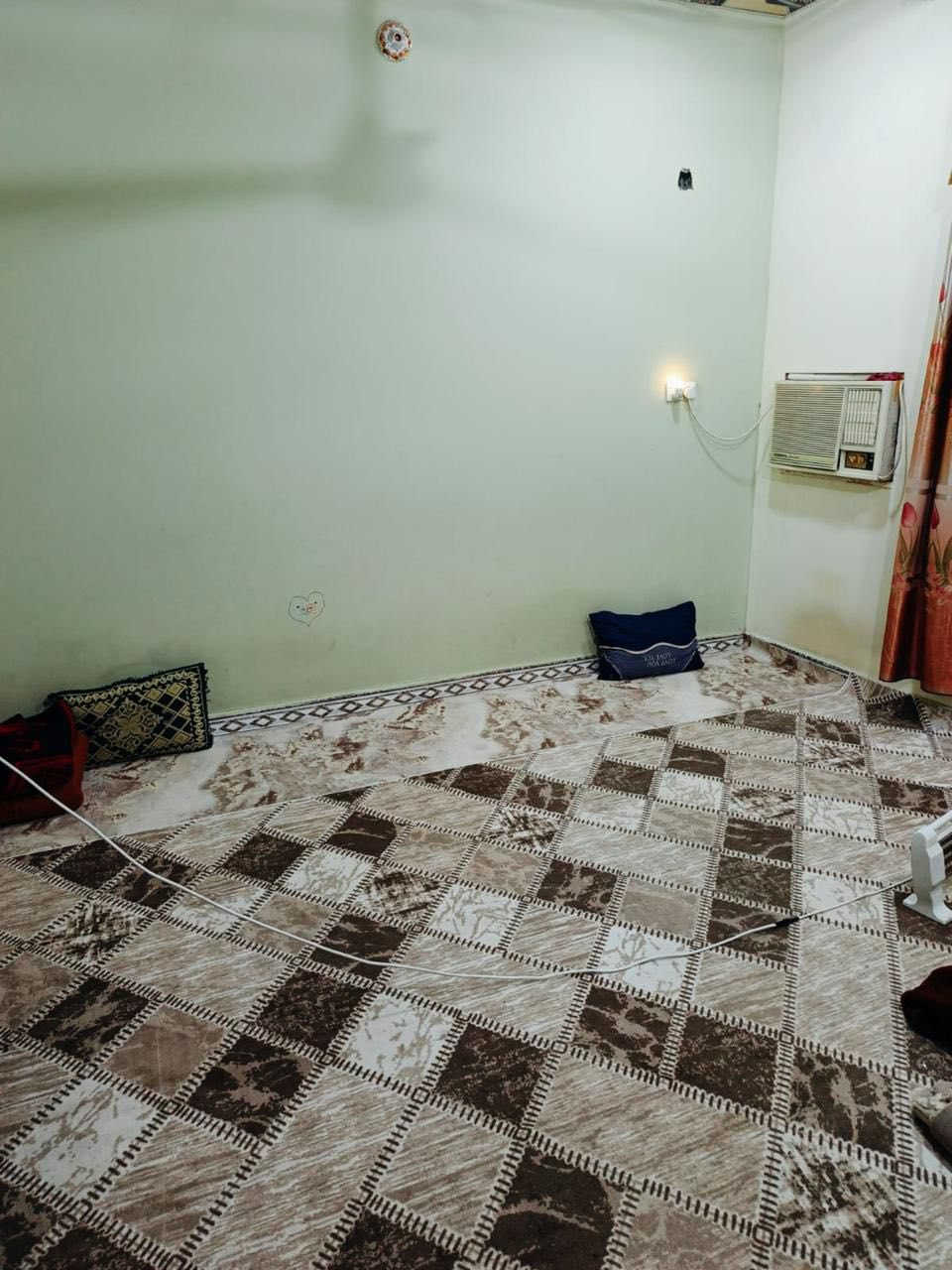 السلام عليكم بيت ابن يقطين طابقين  ركن المساحة ٢١٩ م مقابل المولده  تفاصيل البيت ٦ غرف وصالتين ثلاث مجموعات صحية مطلوب  ٣٧ يسدد بل شهر ٥٨٠ مقدمه ١٤٣ قابل للتفاوض  السعر الكلي للبيت ١٨٠ قابل للتفاوض للستفسار الاتصال على الرقم *********** أو مراجعة مكتب عقارات الثابت عنوان المكتب حي الحكم مجاور مجمع الالماني توتل مقابل متنزه النورين.
