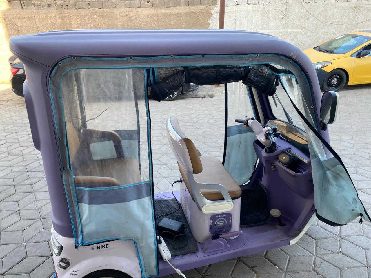 السلام عليكم تكتك شحن للبيع  فول مواصفات شاشه لمس +بلوتوث وراديو+كامره خلفيه + حساسات خلفيه+ اوتو بارك+سايد بريك+ مدخل شحن هاتف+ نضام RوD+بريك امامي خلفي +٥ بطاريات كبير مسطره

كشنات جلد 
تاخذ ٣ نفرات
بيها كير مرتفعات
السقف فايبر كلاس
بيها كم شخطه بسيطه من الخارج 
صار ٥ اشهر من نزلتها من الشركه

دراجه خير من الله تمشي بل شحنه الوحده ٤٠كيلو حقيقي 
السعر مليون و٨٥٠ وبيها مجال
للتواصل ***********
