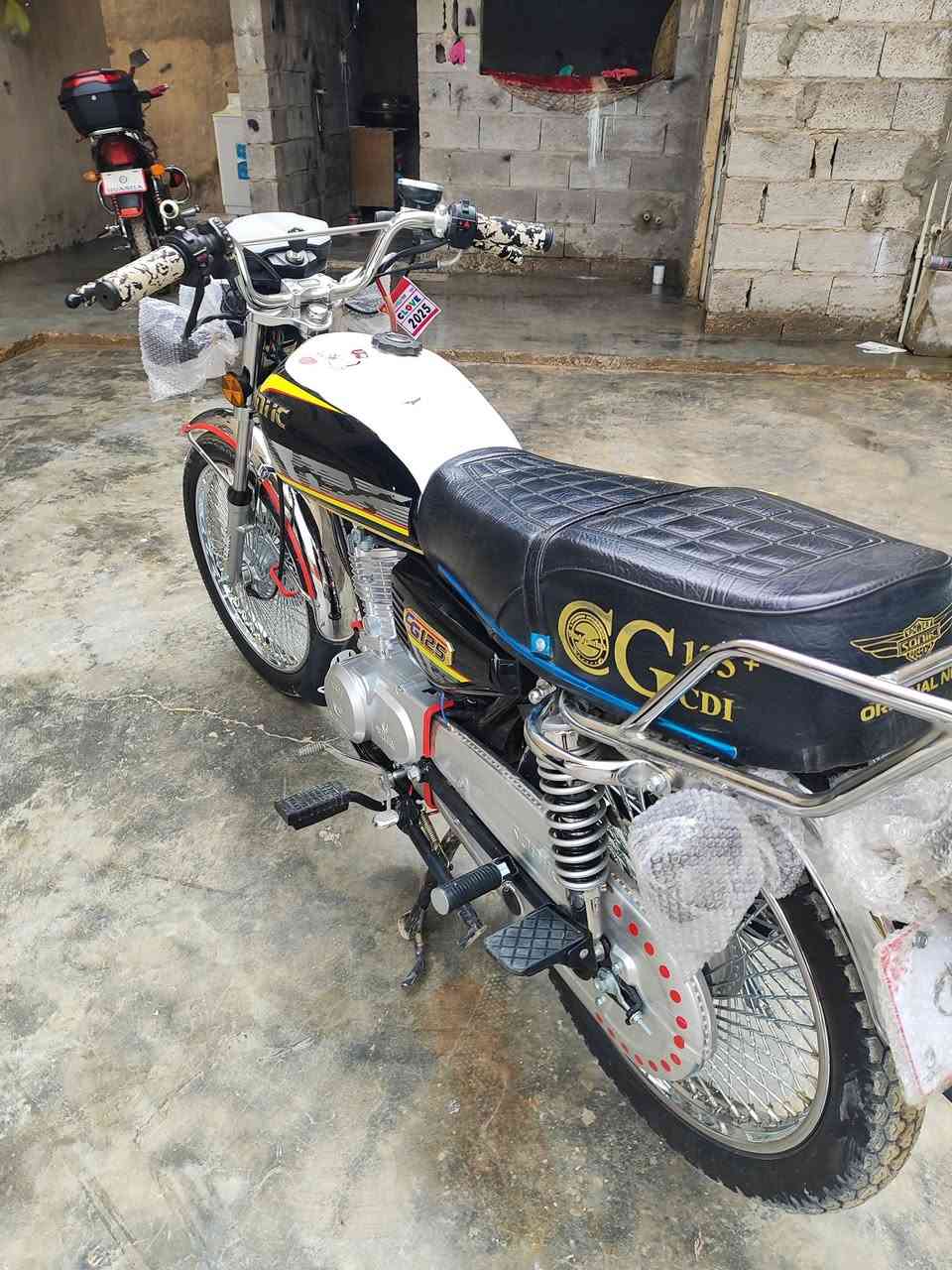 السلام عليكم دراجة سولنك 24 محرك 125 اربعة كير للبيع وتررهم مراوس حسب القناعة فول نضافة بعدهة جديدة ما وصل شي قيم بل يحبة مكاني القائم حصيبة
***********
