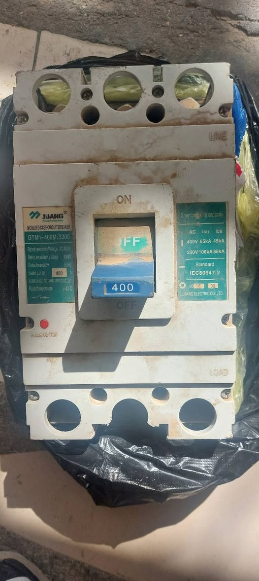 قاطع ٤٠٠ امبير شغال كلشي مابي ونضيف   للبيع مكاني بغداد ***********
