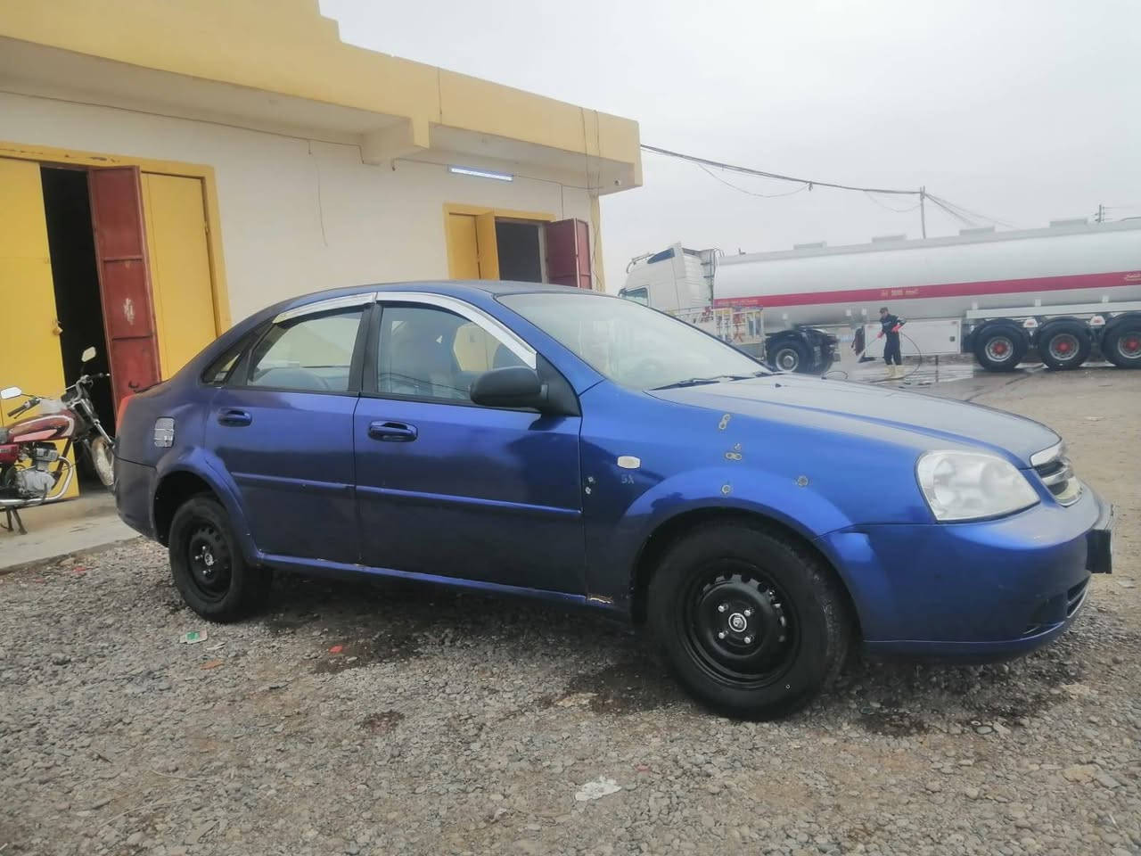 السلام عليكم سياره اوبترا موديل 2005 رقم كركوك مشروع وطني سنويه ل 2026 شهر 10 السيارة واگعه عليها سقيفه محرك كير شرط الكشر جدام العين السعر45 ويرهم مراوس حسب القناعة ***********
