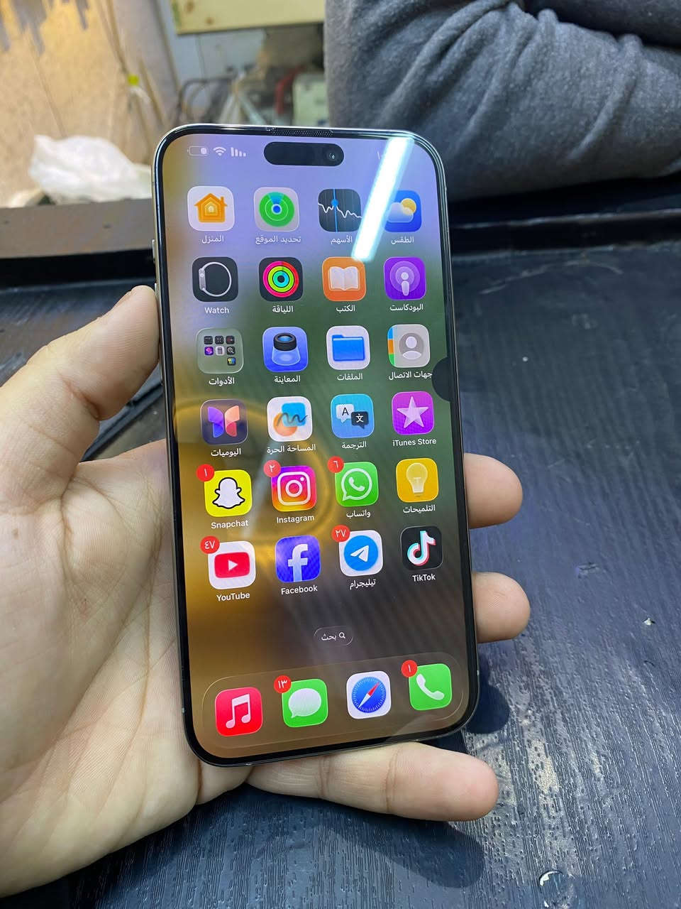 سلام عليكم للبيع ايفون 15بروماكس 256شرث اوسط كلش نضيف كلشي بي شغال وتمام مبدل بطارية اصلية نقطة بالشاشة ما ماثرة ابد ٧٠٠ الف قفلة ٦٥٠ اقل لا تدخلي مكاني بغداد ***********
