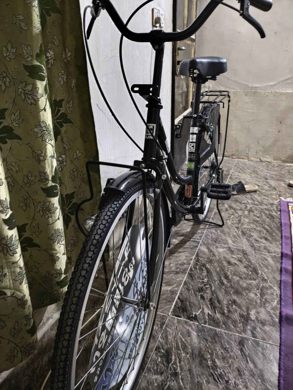 بايسكل كلوف أسود نزلته قبل اسبوعين رمبه وعلي مابيه ولا طخه سعره 145 وبي مجال لمايعرف بيهن لا يكسر بحلال العالم *********** تواصل هذا رقم راسلني وخادمك اني لمكان بغداد
