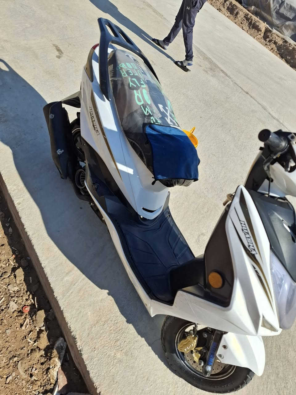 دراجه صيني مكينه مجفته وهسه بيها ضعف موديل 20
باتري ضعيف تشتغل هندر كهربائيات كلها شغاله السعر 250 
قضاء النصر ***********
