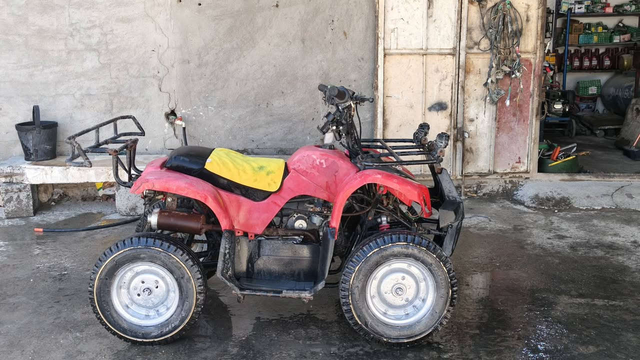 سلام عليكم درجة أم ربع تايرات نضيفة درجة مابيهة نقص مكان دراجة تاجي سبع البور سعر دراجة 250وبهة مجال ‏‪***********‬‏ 🩵

