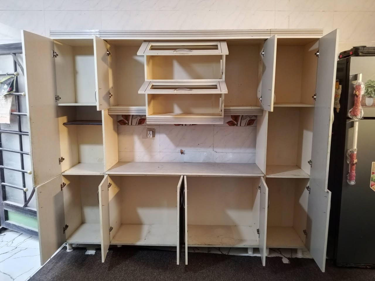 ⚜️  كاونتر 3 قطع ام دي اف مرمر
⚜️ المكان حصوه حي عداي

⚜️ للاسفسار الاتصال ***********
