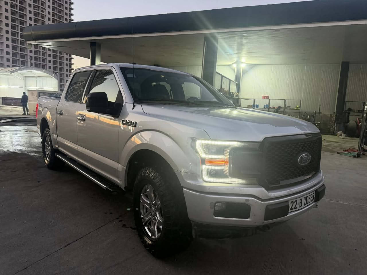 فۆرد f150 مۆدیل 2018 مواسفات XLT  دوو پارچە نیوی سبوغه بەس بە سێ پارچە دەیفرۆشم پێش و پشت کەپسە گێرو مەکینە بەشەرتە 6 پستن توین تۆربۆ 60mi ڕۆشتووە رەقەم و هەزەی نووێیە رەقەم شانسی 1FTEW1EG5JKE51804 سعری 215$ ژم ***********

