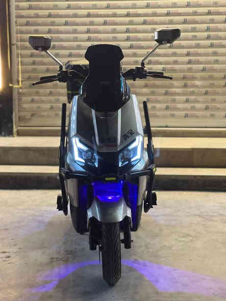 السلام عليكم...دراجه الصاعقه..موديل ..2025.. الحجم ملف 2000W حقيقي السرعه 85K.. حقيقي ..عدد  البطاريات ..6.. جرافيك الحجم
الكبير...V. 72 ..فولت...الدراجه زيرو..  وضع وكاله...عدد التحويلات..4..3..2..1..مع مثبت سرعه..مع نمرة الصعود..لدات أماميه خلفيه.. وجانبيه ... اشاره..دبل اشاره..لايت عالي ناصي..هورن..سكن..سطاب لايت..مخرج شحن وUSP... تشغيل بصمه وسويج ..وتشغيل عن بعد..وصل المعرض. وكتلوك الشركه ...مكاني بغداد الاعظمية ***********
