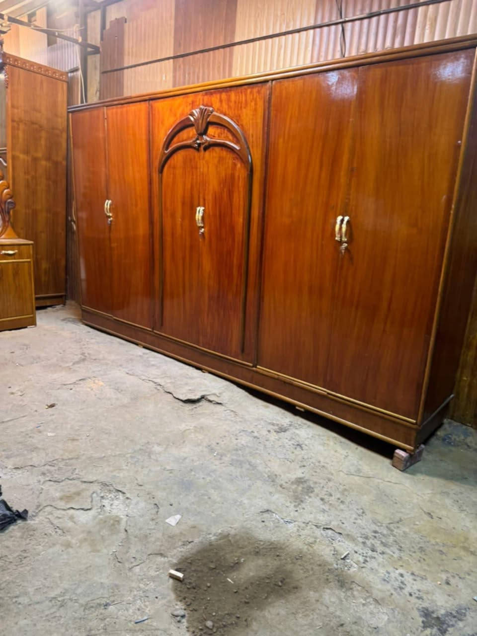 السلام عليكم غرفه شغل وسط ام السته ارتفاع الكنتور2متر 20سانتيم السعر 400قفل جميع ملحقاته موجوده بغداد الامين ***********
