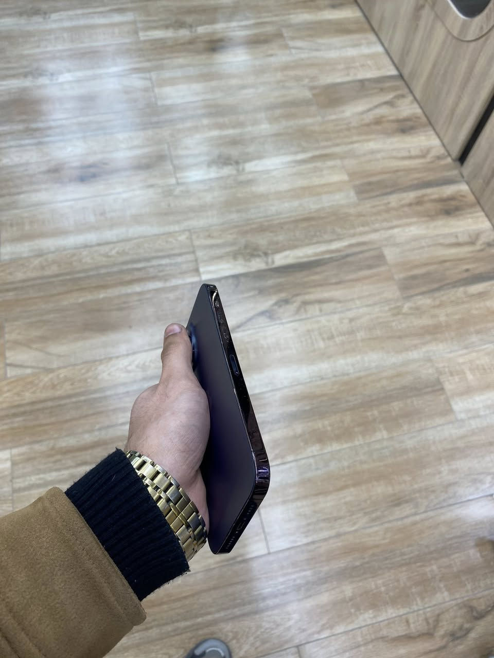 ايفون 14برو ماكس ذاكره 256بطاريه 86مبذل فقط كامره اصليه وكله شغال صوت اتصال انترنيت كامرات بصمه وجهه كله مكفول السعر 670قفل عنواني بغداد الدوره ***********واتساب وخط
