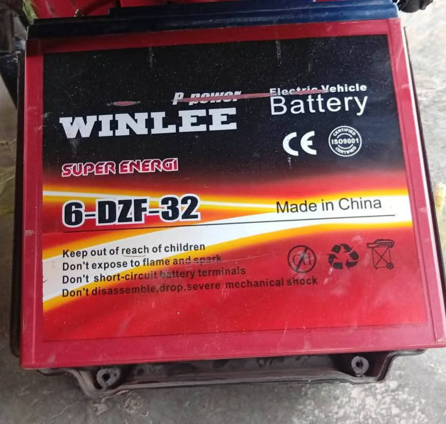 سلام عليكم بايسكل شحن للبيع فول نضافه 4نمر 4بطاريات ونلي الاصليات شرط السعر300وبي مجال للشراي رقمي واتساب *********** عنواني ديالى شهربان
