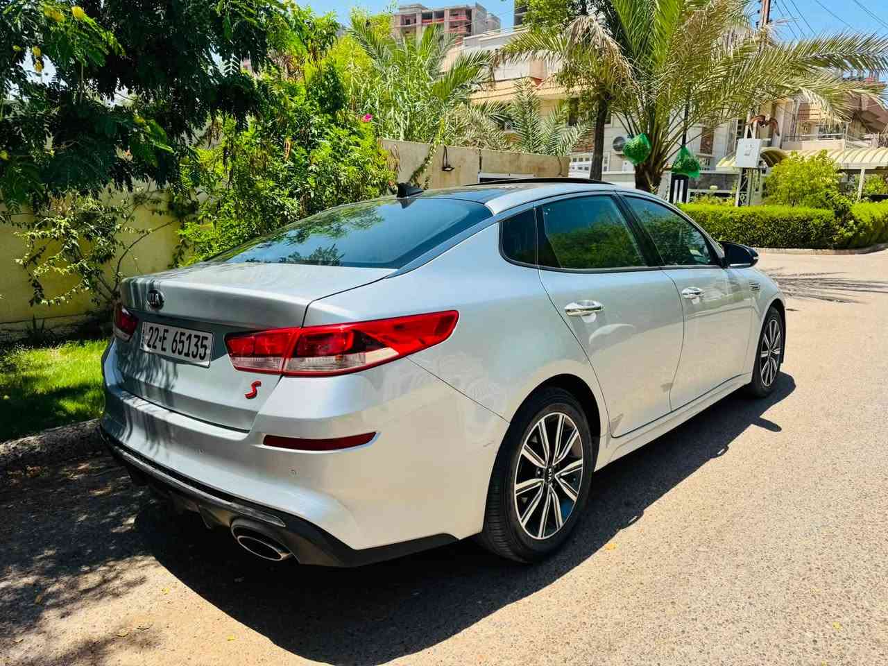 السلام وعليكم
للبيع فقط 

كيا اوبتما 2019 فئة S 

وارد امريكي  حادثها تخريب جاملغ خلفي شك بسيط ومصلح ع كده 

ماشية 138mi 

رقم اربيل الدولي  (شرط تحويل ) رقم وهسه وفحص وسنويه كله جديد 

المواصفات: 

محرك 2400 

ثلاث انظمة قيادة

سبورت ايكو نورمال

فتحة سقف بانوراما 

 كشنات كهرباء 

يدات نيكل 

تبريد مركزي منفصل

جام اوتو

كشنات مخمل 

كشنات امامية كهرباء

منافذ طاقة USB

شاشة جبيرة 

بلوتوث USB AUX

تحكم استيرن

كروز سرعة 

قيادة ذاتية

منافذ طاقة 

وقوف ذاتي 

رادار
رادارات جانبيه 

تحديد مسار 

لايتات عالي ناصي زنون

بلوجكترات زنون  

حساسات خلفية

نقط عمياء 

كار بلي 

انارة داخليه زنون 

وبعد اكو هواي مواصفات مذاكرهن

محرك كير كهربائيات كلهن كفالة 

السيارة جاهزة وبدون نقص برغي

اي استفسار تعال خاص او اتصل ***********

عنوان بغداد الكرخ  حي العدل
 السعر 138$ وبيها مجال بسيط للجادين بالشراء
