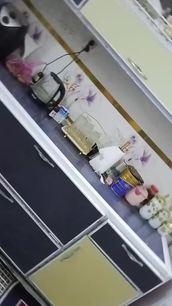 كاونتر نظيف جدا وثكيل السعر 750 الف وبي مجال بسيط اللتصال بالرقم *********** المكان الحله البكرلي
