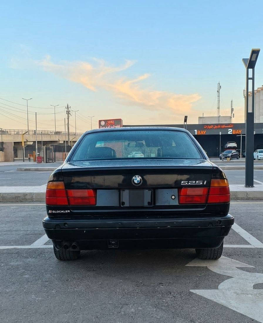 ب 37 ورقة قفل قفل قفل
BMW 525i
موديل 1992 كير عادي
رقم بغداد مشروع وطني تحويل مباشر 
مكينة وكير جدد مكفولات 
مكينة سته سلندر مسكر فانوص
صدر امامي خلفي جديد 
كهربائيات كلها شغالة 
كيجات كلها شغالة السيارة لاضربة بيها ولا معجون
تبريد شغال
السعر : 37 قفل قفل  
العنوان : بغداد 
الرقم : ***********
