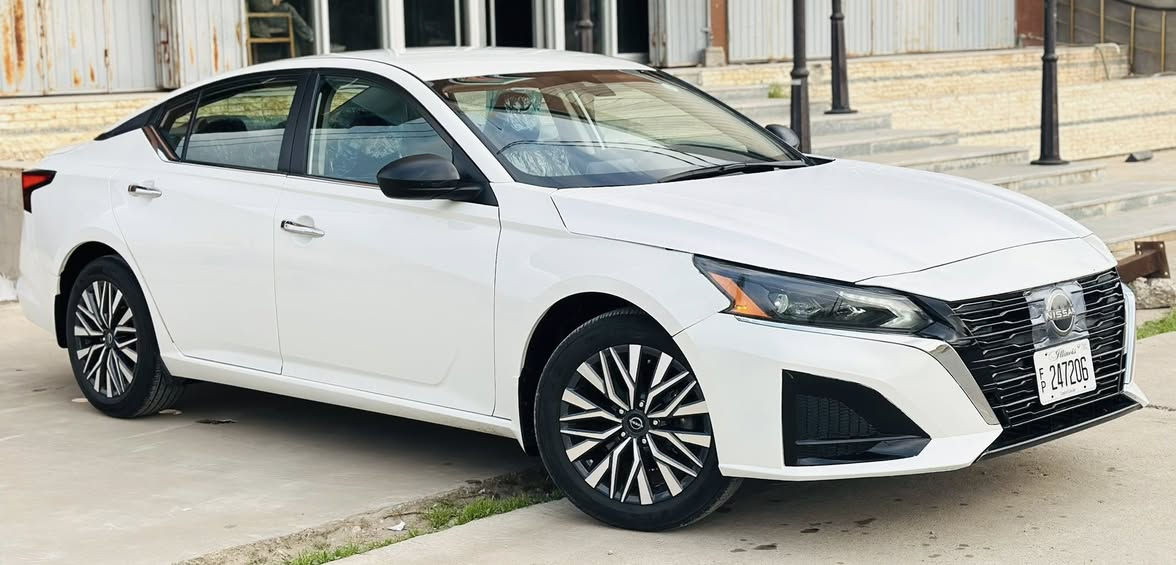 للبيع التيما SV
السعر 148 بيها مجال بسيط 
***********
موديل 2024 
ماشيه 1 ميل زيرو 
الون ابيض 
تحكم ستيرن 
تثبيت سرعه 
كاميرا خلفي 
رادار خلفي 
رادار جانبي 
تايرات شركة 
بصمة أبواب 
بصمة تشغيل 
كشن كهربائي
لايتات زنون بلادي 
صدر امامي خلفي شركة مملعوب بي 
كير مكينه بشرط 
تبريد ثلج 
حجر بلادي
السياره فقط بونيد صبغ سونار بلمنشور 
مع رقم الشاصي 
1N4BL4DV7RN381445
 كاتي وياها شهرين لترقيم تترقم شمالي اربيل سليمانيه دهوك حسب الرغبه 
تريدها مرقمه جاهز تريدها بدون رقم 
مكان السياره ديالى خانقين
