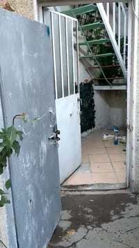 شقه للايجار الأعظمية منطقة الاخطل تحتوي على غرفة نوم وصاله ومطبخ وخدما...