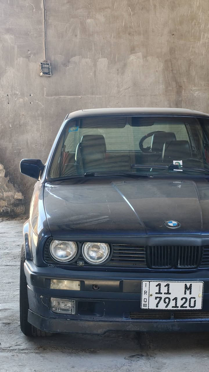 السلام عليكم للبيع او مراوس حسب القناعة
BMW E30 325i

مكينة 25 مفتوح بدون تبخير وتنقيص 
تبريد شغال 
كير عادي شورت شفت نمرة طويلة 
اكسل بلادي جديد 
حدادية امامية خلفيه كله تضيفة وخير من الله

كهربائيات كله شغاله بدون جطلات
وميكانيك كله كاملة مكملة مكفولة

رقم بغداد مشروع وطني باسمي تحويل ثاني يوم سنوية ساقطه قبل 5 اشهر 
دوس جوانب AC 
لحيه خلفية AC
سبايدر  m1
السيارة كاملة مسويلة ادامة كامله :
بلكات جدد 
نوزلات جدد 
فيت بم جديد
فلتر بانزين جديد 
راديتر جديدة 
مروحه ميني كوبر اصلية جديدة 
واتر بم جديد 
قوايش تبريد وال بور وال داينمو كله جديد اصلي بدلتهن 

السيارة بدون ضربة بدون خياسات بدون كص شواصي جدا نضيفة 

كل نقص مابيه فقط ترتيبات بسيطة 

مكاني بغداد البلديات ***********
السعر 53 وبية مجال بسيط
