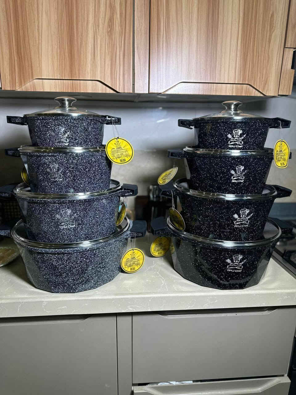 بدينة نشتغل عالمفاجئآت 😱😱
ترقبونا ومفاجئآت ماركة الشيف العالمي فرفوري كلار حصري سيت رباعي الشيف الدائري المضلع باللونين الأسود والرصاصي السعر ٦٨ الف. للحجز والاستفسار المراسلة واتساب ماسنجر ***********  عيييييد سعيد وكل عام وانتم بالف خير. 🌼🌺🙋
