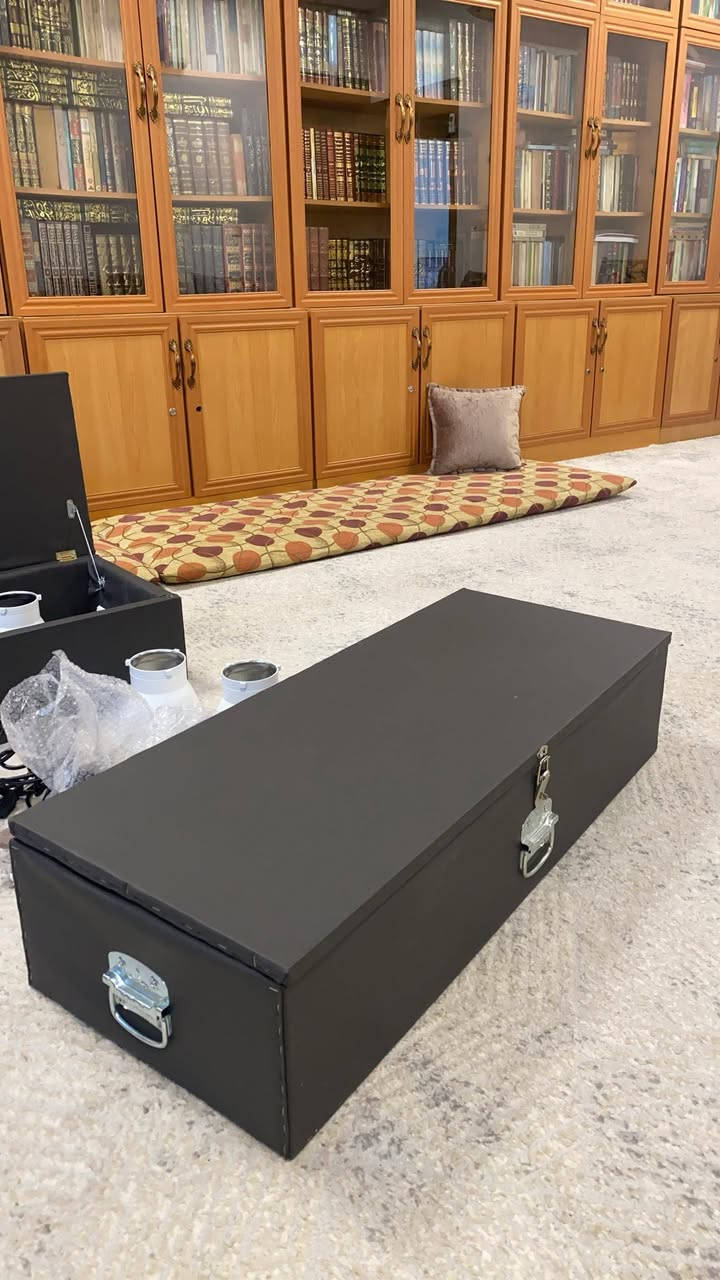 بۆکسی دار بۆ فرۆشتن
*بەرگی دەرەوەی دژە ئاوە
*لە سێ لاوە شوێنی هەڵگرتنی هەیە
*شوێنی قوفڵی هەیە بۆ هەڵگرتنی هەموو بابەتێک دەبێ

قیاسی👇
35*95*18 ناوەوەی
100*40*23 دەرەوەی

نرخی 150,000
گەیاندنیشمان هەیە
***********
