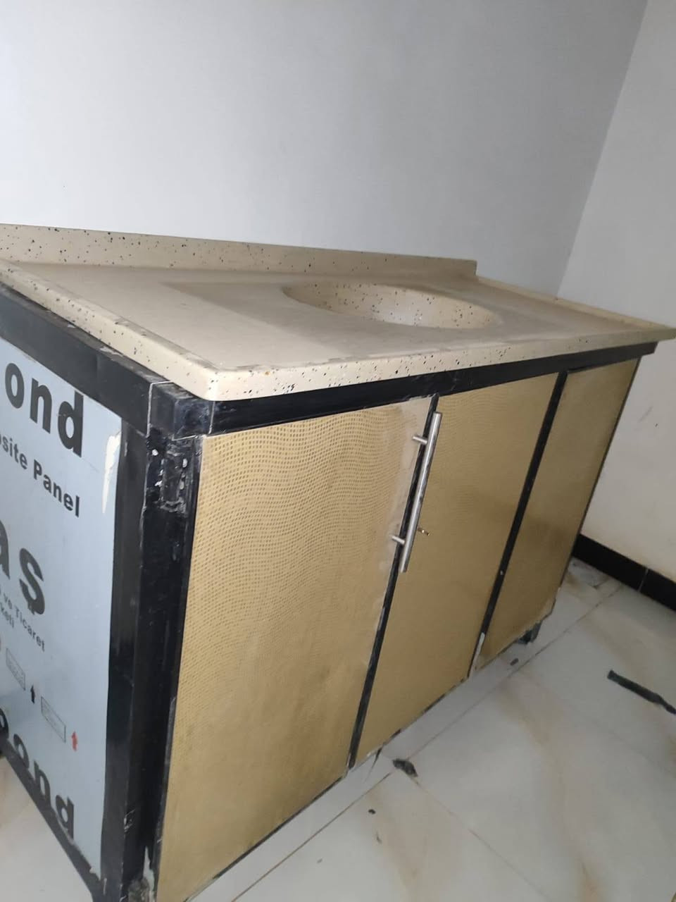 للبيع بسعر مناسب سنك مرمر تفصال مستعمل قليل 
***********
