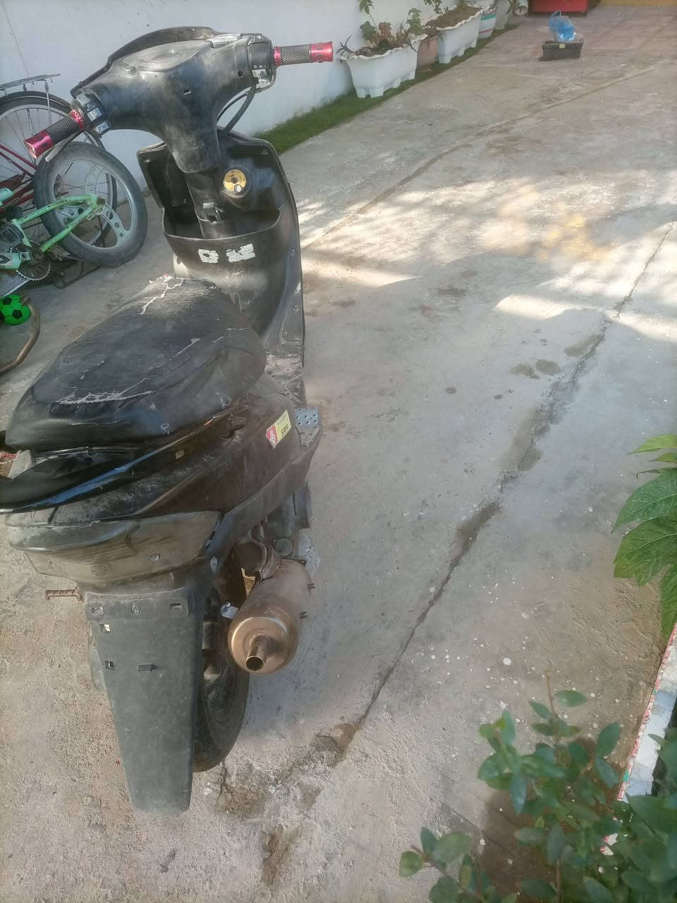 سلام عليكم  دراجه ماكس عدله بدلت دهن الى دراجه دهن مال سيارات وصارت دخن وتركت دراجه وعارضه للبيع مكان ***********بغداد الغزالية رايد كوم حديد سعر250رقم
