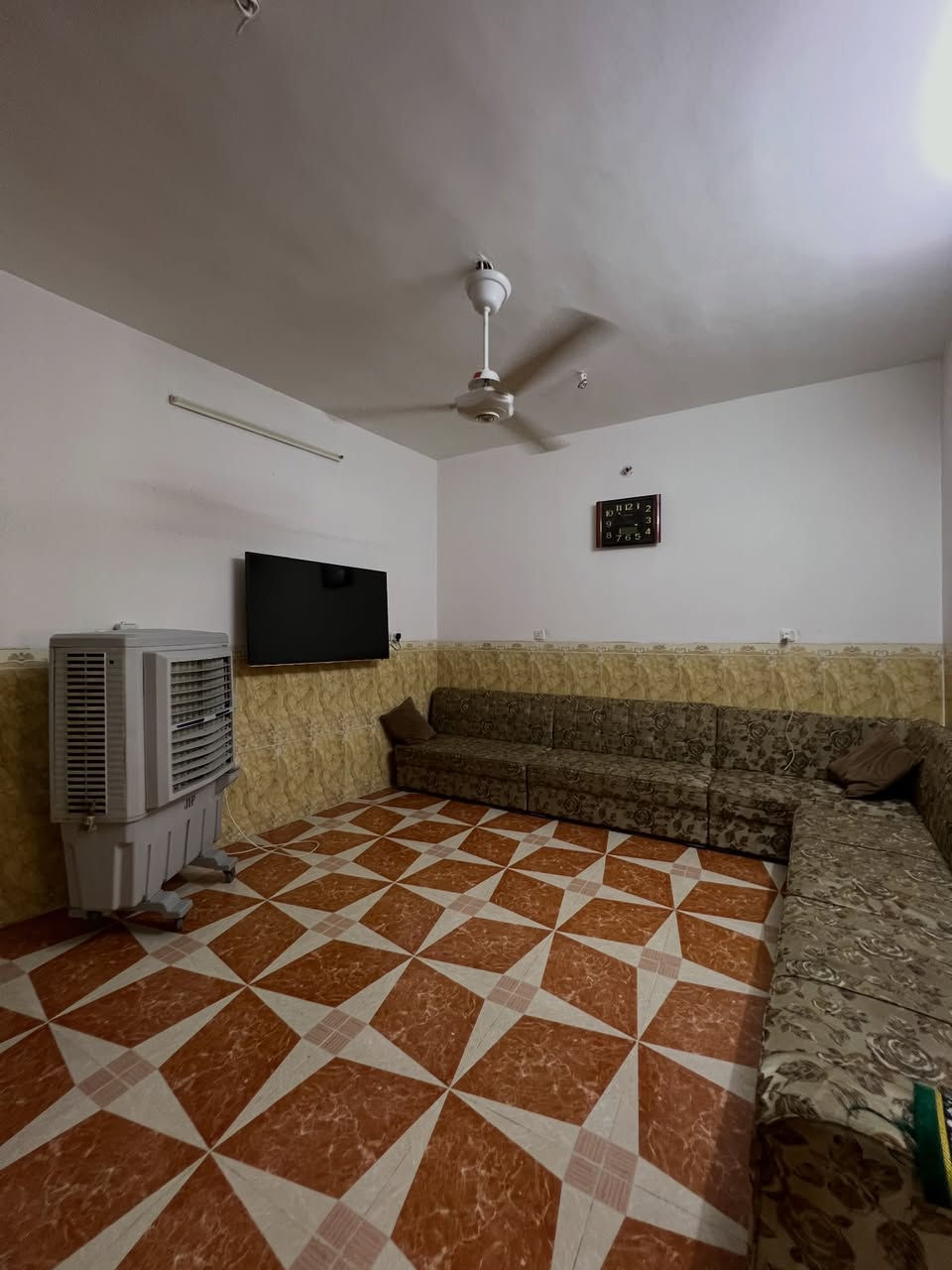 كركوك رحيم أوه خلف حاجي إسماعيل مول📍
دارللبيع طابقين موقع راقي
المساحه_300متر
الواجهه_11متر
طابقين درج داخلي و خارجي+ گراج سياره دفن
للمزيد من المعلومات 
***********
***********
