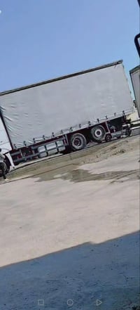 بدي للبيع الطول 7.60م والارتفاع 3متر للاستفسار 07726050580