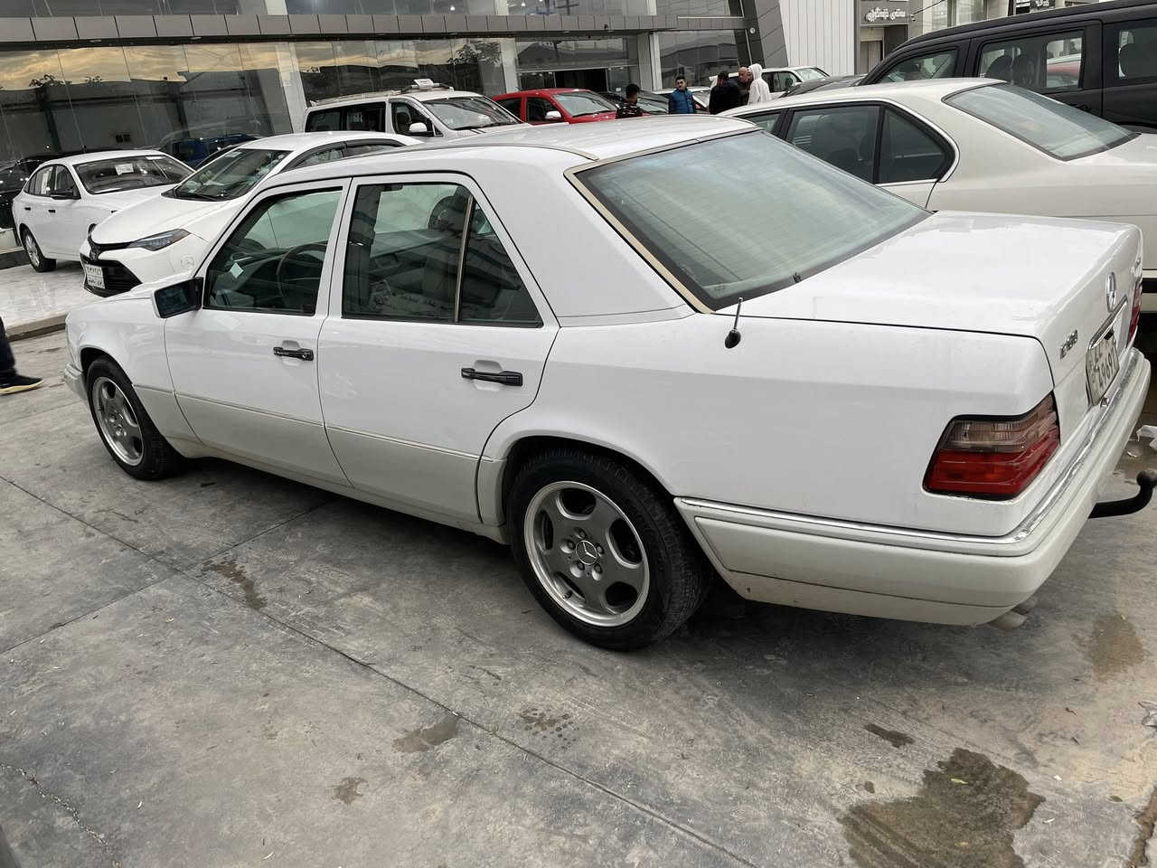 للبيع موديل٩٢محرك بطه ٣٠٠٠ديلكوسياره مكفوله من ذربه وخياس بيهه قطعتين سبع فه قه د سندوق ولبونيد يم بدل مال ٩٥بيبي  سنوي ساقطه سنتين مكان سيار كلار رقم موبايل ***********سعر ٩٠ورقه وبي مجال
