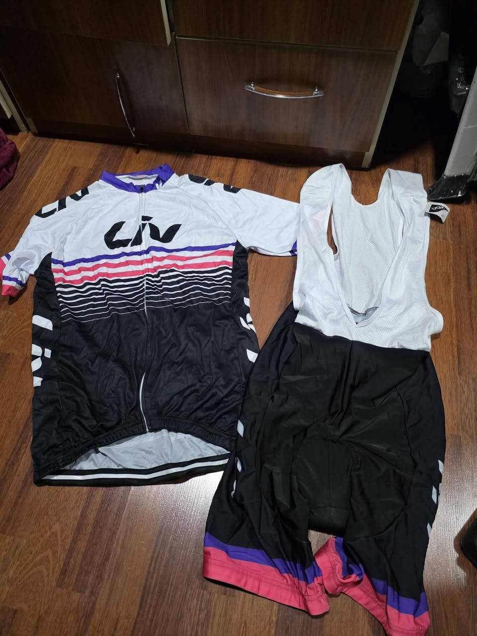 للبیع
السیت ملابس 
قیاس مکتوب
2XL
سعر 15اێف
جدید


**إذا كنت صاحب هذا الإعلان وتريد حذفه لأي سبب، رجاءا أرسل رسالة إلى الدعم الفني**