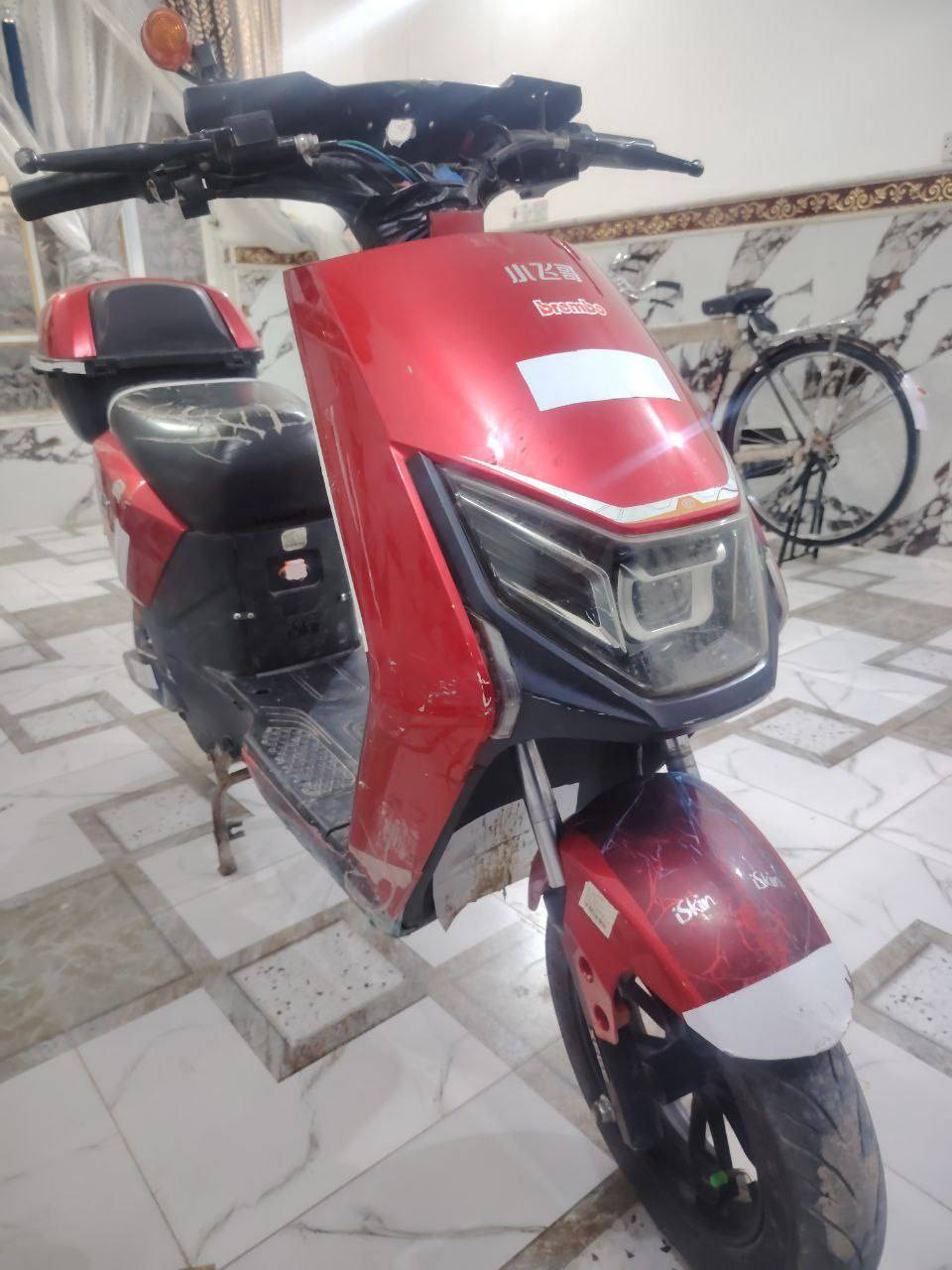 دراجة شحن 4بطاريات  جدد حجم كبير  تحمل وزن ثكيل شاديلهة عقل اصلي ضد الماي وذا اكو دراجة ايرانية امراوس وطي فرق العنوان :ميسان اعمارة منطقة الدبيسات خلف حسينية الزهراء الرقم :*********** عمارة, ميسان
