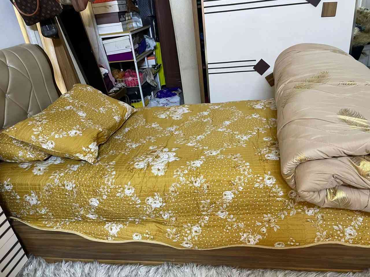 غراض للبيع 
ميز وسطي مع  2. طبلات. نظيف جدا السعر. 35 
ميز مربع  صاج وسطي. السعر 10 
ميز بلازما نظيف جدا. طول متر ونص  السعر 20 
مكينه براذر الاصليه ماخذيه بورقتين سعر البيع  125 
سرير تركي. نفر تكمه الثكيل  السعر 75 
مكان اعظميه


**إذا كنت صاحب هذا الإعلان وتريد حذفه لأي سبب، رجاءا أرسل رسالة إلى الدعم الفني**