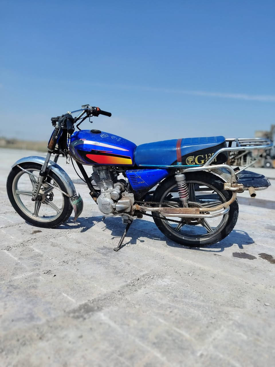 موطور للبيع محرك 150 شغال هندل واحد ما بي كلشي ***********
