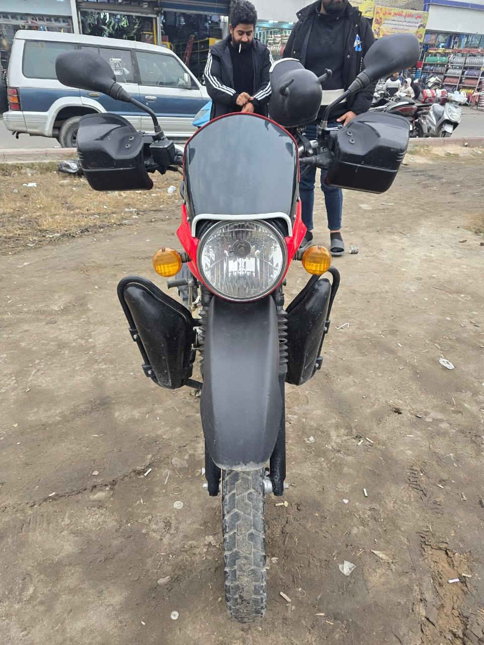 السلام عليكم بوكسر موديل 22 مرقمه باقي ع لوحات مامستلمهن دراجه مجفته تجفيت شركه دراجه كامله من أي نقص جيب فيتر وافحص . السعر مليونين و100 وبيه مجال 
مكان الشعب، الجميعات قرب ملعب المونديال 
0771 367 7450
