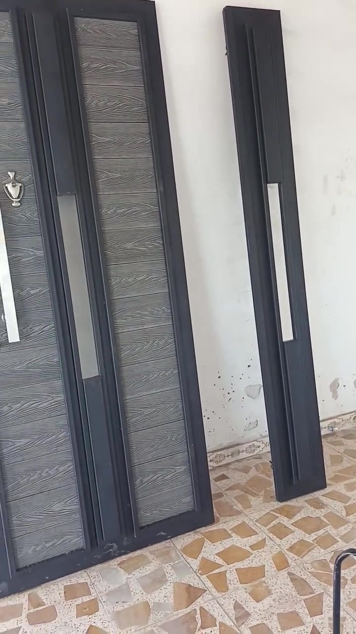 السلام عليكم يوجد لدينا حداد ابوك شبابيك شغل درجه اولى اسعار مناسبه المكان بغداد تاجي صابويات شارع 20 ***********/*********** اي استفسار مراسله واتساب
