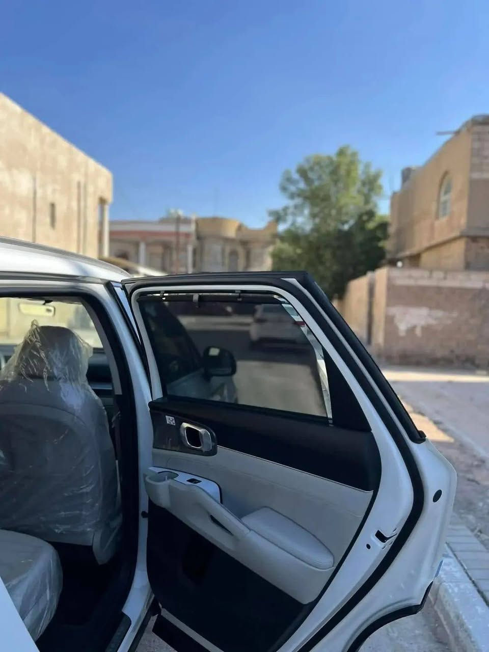 ماشيه 54  بوضع الشركه
وبيها ضمان الشركه سورنتو 2024 
محرك 6 سلندر 
كير ماوس 
داتوشو
حساسات
كراسي خلفيه كهربائي 
كراسي كهرباء 
جنطة كهرباء 
بصمة وتشغيل عن بعد
شاشة متصلة تعمل بنظام بلي كار نفيكيشن
انارة ليزرية داخلية متغيرة الالوان 
اللايت عالي ناصي زنون 
لد نهاري ليزري امامي 
بك لايت ليزري LED
هندبريك دكمة 
اوتو هولد 
درايف مود
مانع انزلاق
مساعد منحدرات
شحن وايرليس بلوتوث 
تحكمات ستيرن فول 
حساسات امامي خلفي 
كامرة دوارة
تبريد 3 قطع مع تحكم منفصل للخلف 

السيارة استيراد الشركة الدولية لوكالة كيا 
ضمان 5 سنوات 

السعر 315 وبيها مجال للطيبين 
  
*********** واتساب

مكانها سماوه
