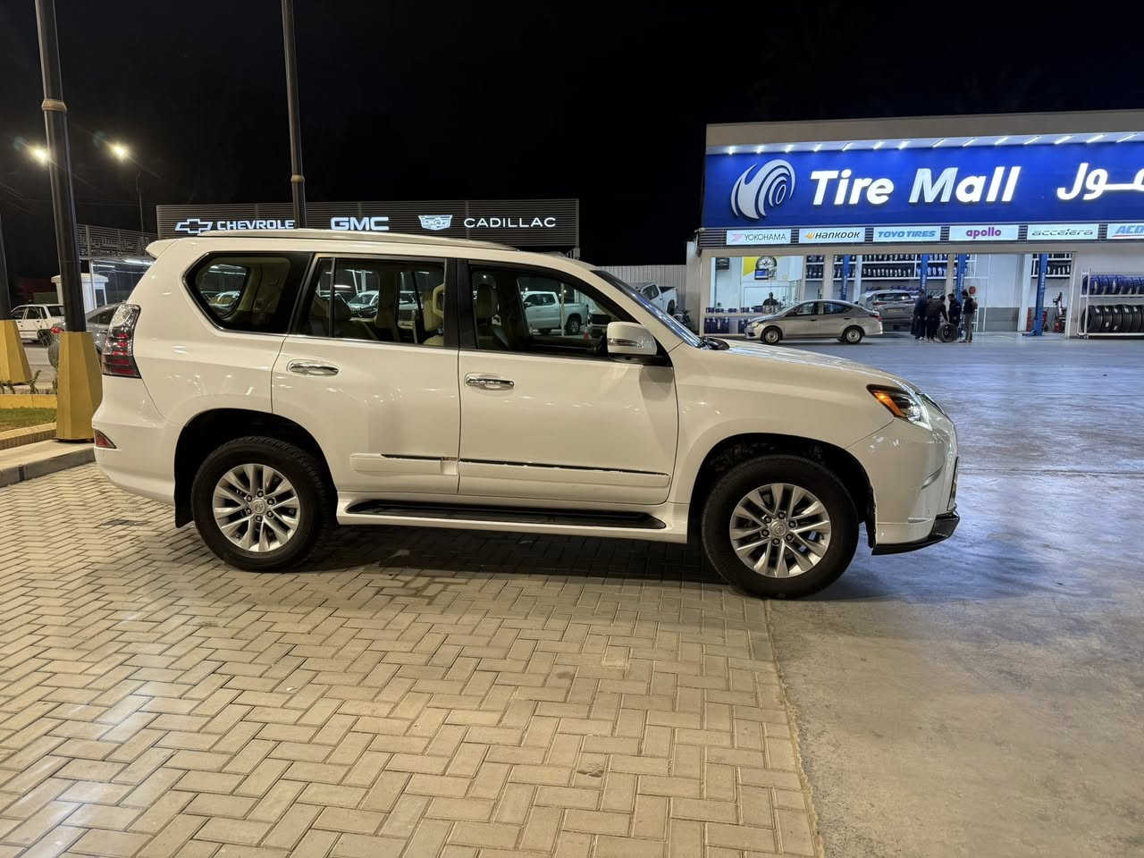 لكزز GX460
موديل 2018 
مواصفات 
جكات 
شاشات 3 بلادي
رادار امامي جانبي 
كشنات حار بارد ثنين كراسي 
كشن سايق خزن ميموري 
ستيرن كهرباء
تشغيل عن بعد 
فتحه في السقف
بصمات ثنين 
سياره خليجي
السعر 335
مكان السياره بغداد
***********
