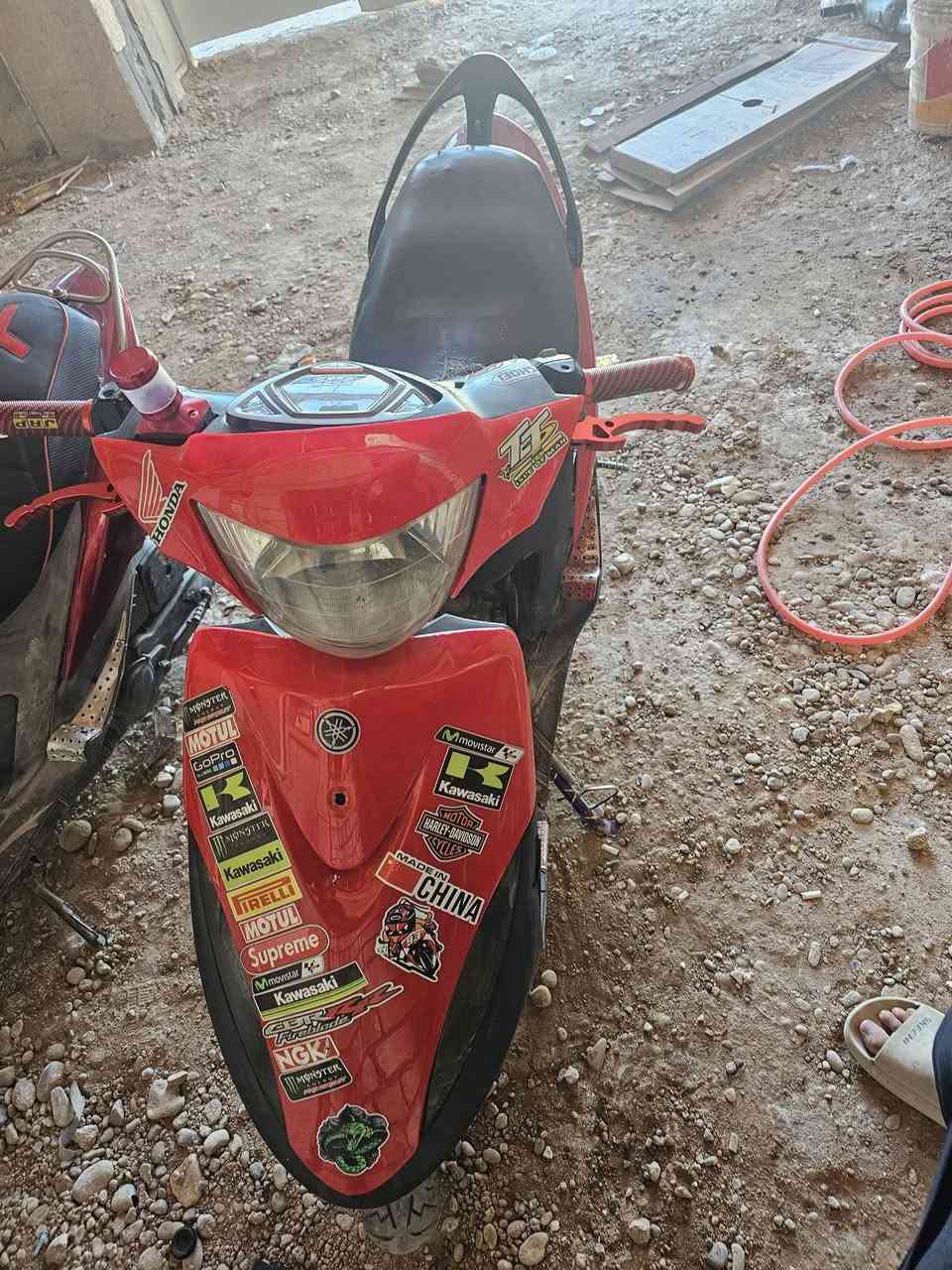 سلام عليكم ماكس عدله دراجه شلعه ومعدل مفوله وتمشي مشي يموت مفتوحه تزويد ٥٥ هاون الدراجه غراض تايونيه الي ياخذها يردالها بس دهن وبانزين سويت بيها حادث ونكسرت الدرايش ولكاعيه بعني نقصها بس ترايش ب ١٦ الف  الدراجه مزوعه تزويد من بحيث كلجات  ويدات بريك وبانزين وشيال saw وصانصه fm ويلات rgs ودبل وره رياضي سعرها ب ٥٥٠ وبيها مجال للشراي للاستفسار ***********
