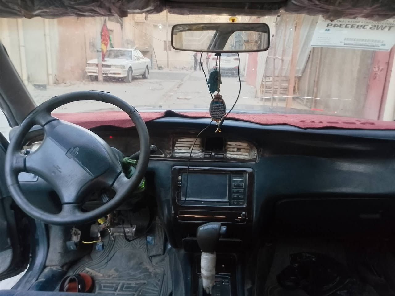 السلام عليكم سياره بطه جديده مكينه اثنين ونص جديده شاصي كفاله عامه من النقل والكص البقيه كله جديد.          السعر 35ورقه وبيه مجال حك جيه سياره نظيفه رقم صاحب السياره ***********
