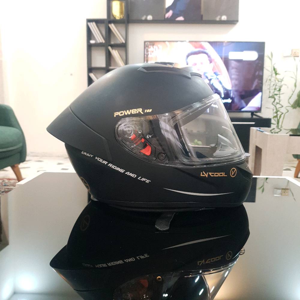 السـلـام عليكـ۾

خوذة دراجة LYCOOL Power 108 – COOL 
SEVEN
لون اسود طافي فك ثابت
جامه شفافة 
قياس M
الخوذة جديدة ونظيفة وبطانتها مريحه وبيها فتحات تهوية حقيقيات
حاصلة على شهادة DOT للأمان والسلامة
مكاني بغداد (حي اور) 
