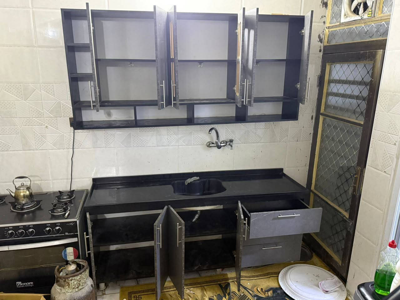 كاونتر للبيع بغداد الدوانم الشرطه الخامسه السعر ٤٠٠وبي مجال مستخدم قليل ***********
