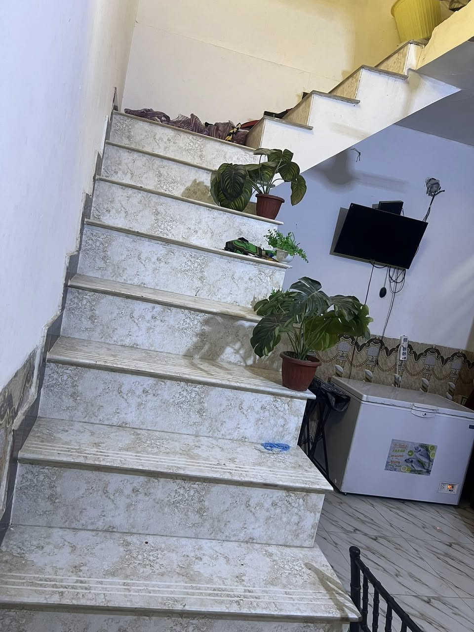 السلام عليكم بيت للبيع المساحه 100متر المنطقه الزراعي السده        الاتصال ***********
